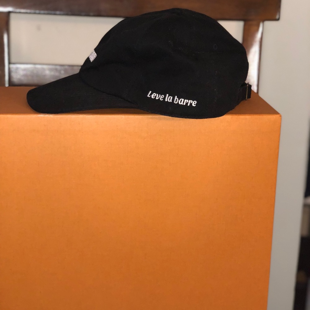 FrontRow Cap Seen on FrontRow Designer Shateria